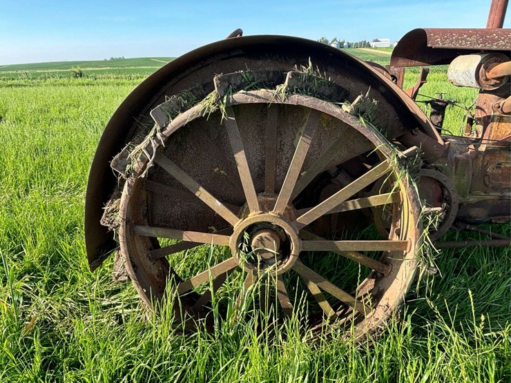 huber-4-cylinder-tractor-image-36