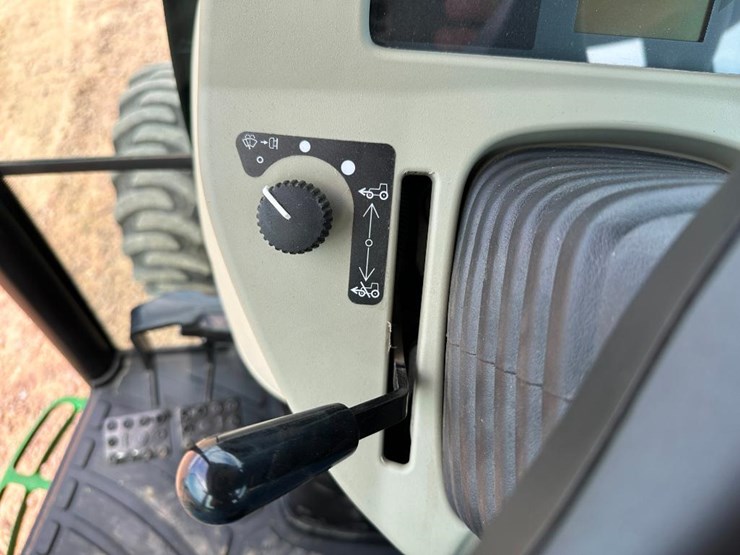 2018-john-deere-3033r-image-46