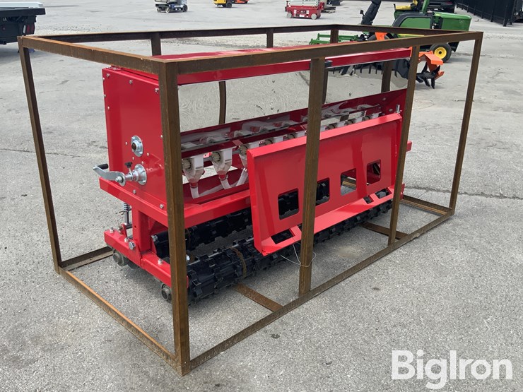 2025-agt-stsd10-3-pt/skid-steer-no-till-drill-image-3