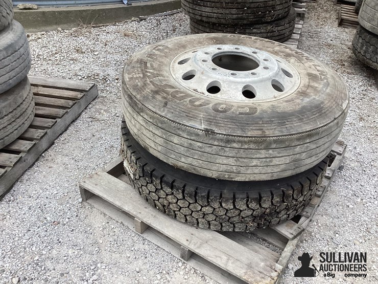 11r22.5-tires-&-rims-image-9