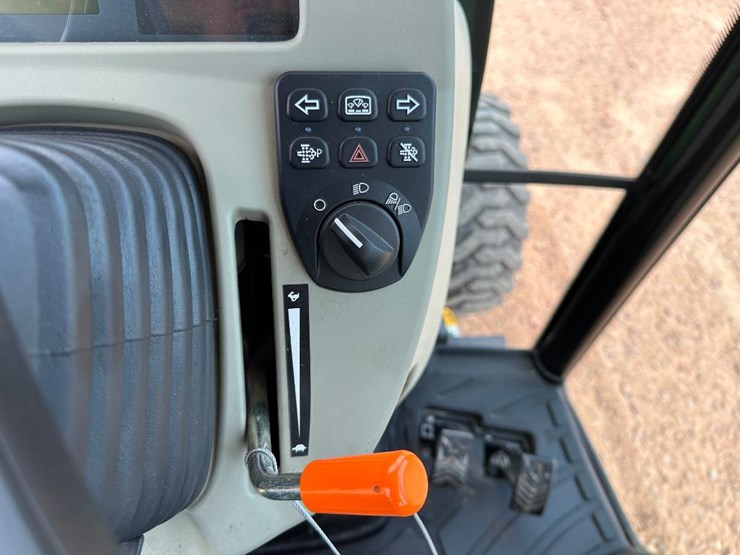 2018-john-deere-3033r-image-45