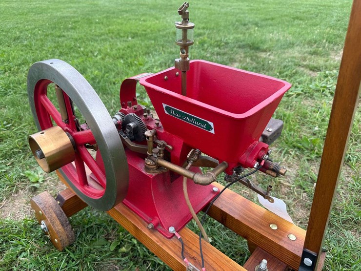 half-scale-new-holland-1.5hp-engine-image-5