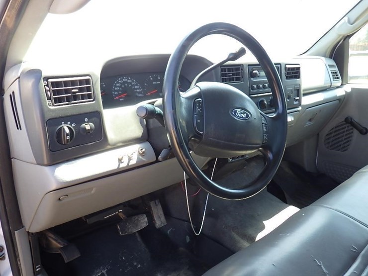 2004-ford-f550-image-14