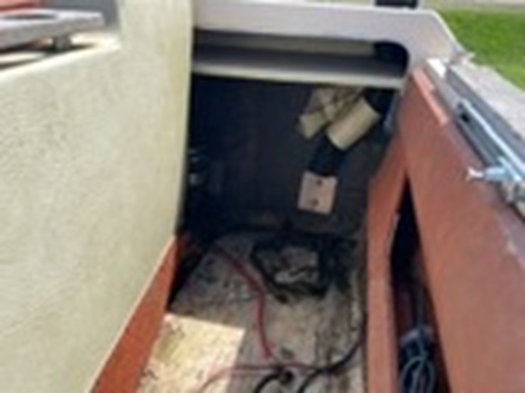 #6340-•-century-22'-boat-(no-title)-image-21