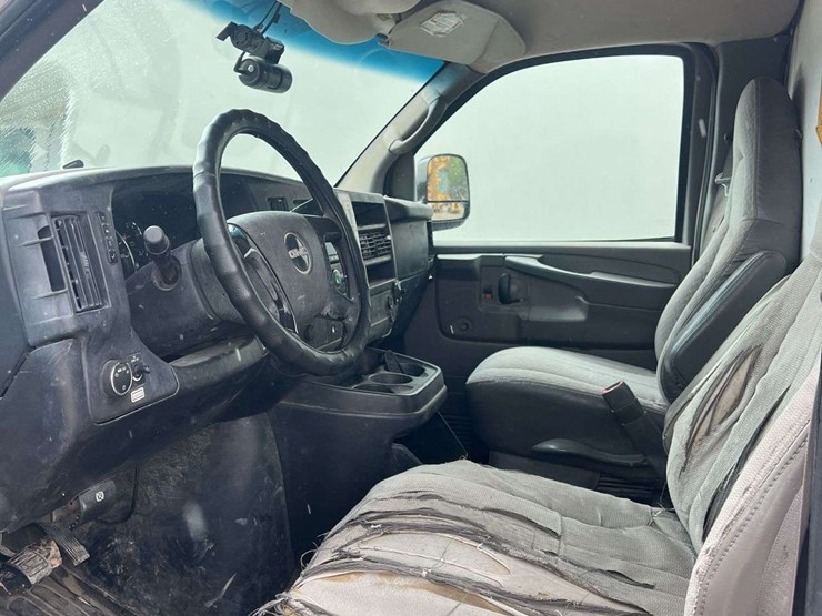 2010-gmc-3500-image-19