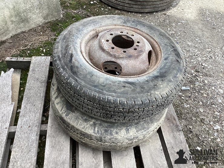 8.75r16.5-tires-&-rim-image-5