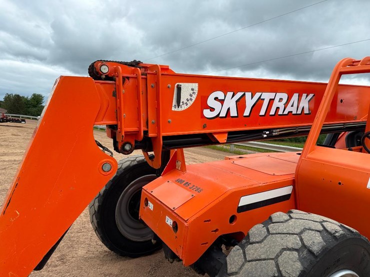 2015-sky-trak-6042-image-30
