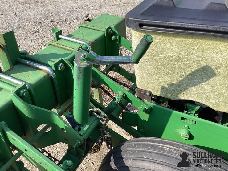 john-deere-2r30"-3-pt-planter-image-12