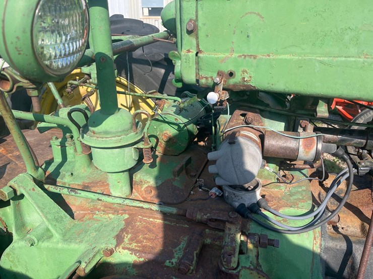 antique-john-deere-tractor-image-11