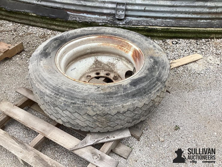 285/75r24.5-tire-&-rim-image-1