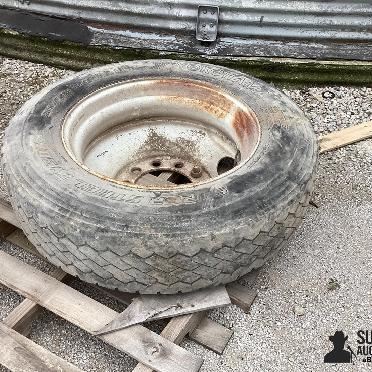 285/75R24.5 Tire & Rim