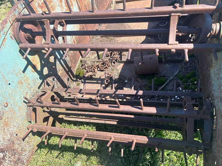 antique-manure-spreader-image-13