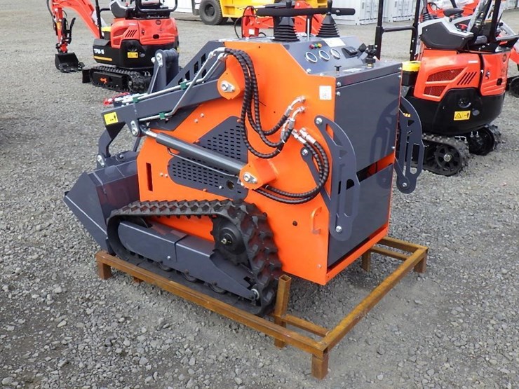 2025-tpm-t460-skid-steer-tracked-loader-image-2