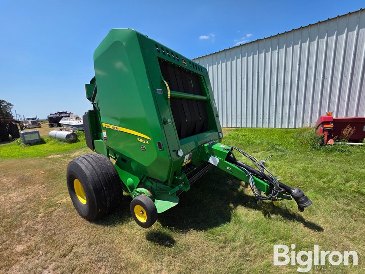 2019-john-deere-560m-image-3