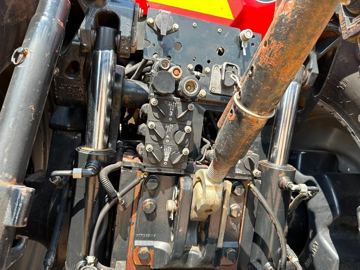 2015-case-ih-magnum-315-image-44