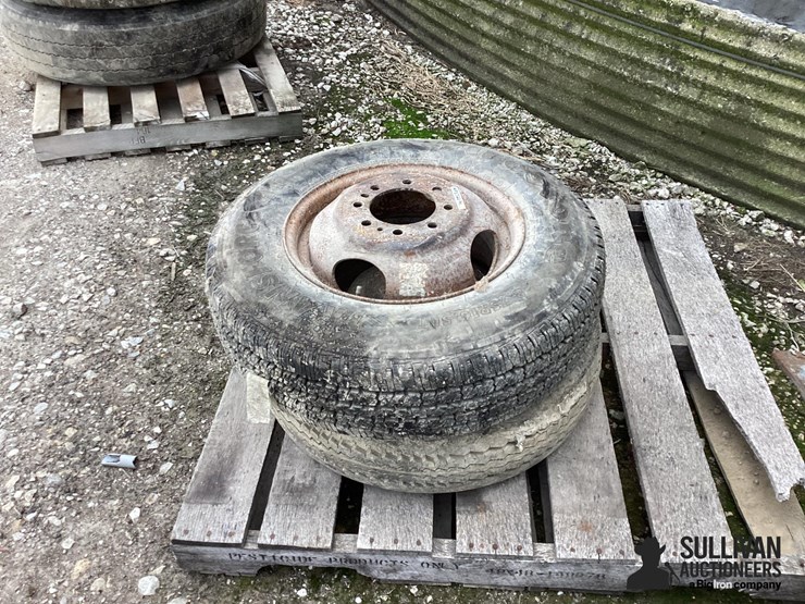 8.75r16.5-tires-&-rim-image-10