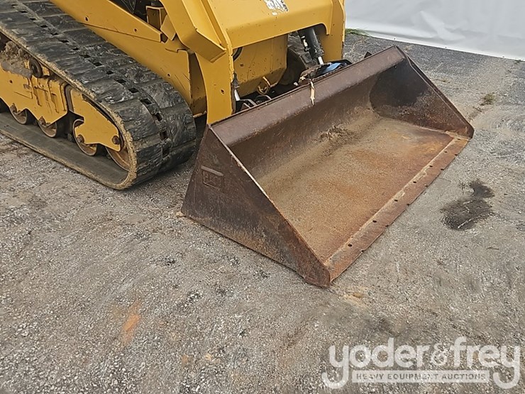 2017-caterpillar-259d-image-10