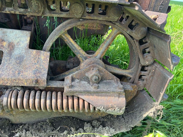 caterpillar-twenty-two-image-52