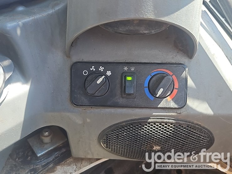 2023-bobcat-t870-image-27