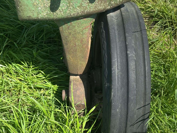 john-deere-70-image-11