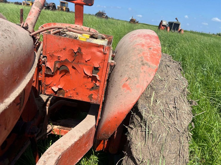 allis-chalmers-with-sickle-mower-image-50