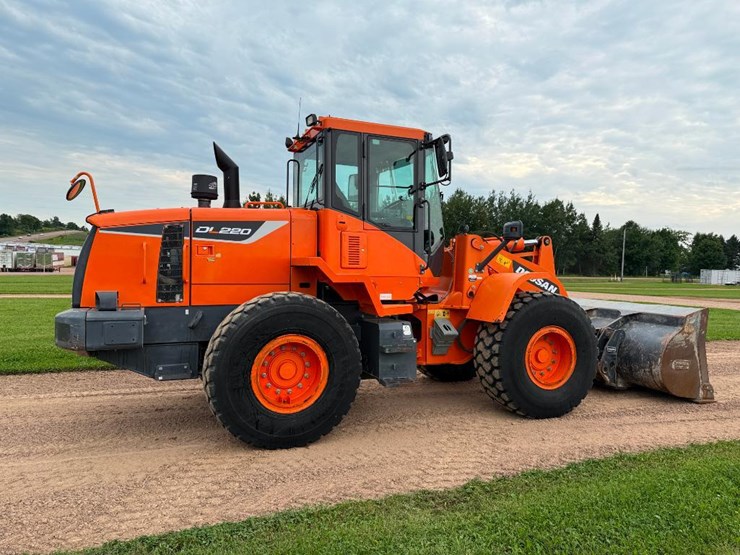 2017-doosan-dl220-5-image-4
