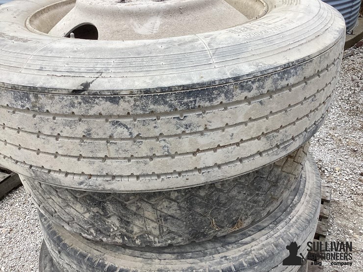 285/75r24.5-tires-&-rims-image-12