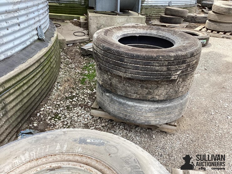 11r22.5-tires-&-rims-image-6