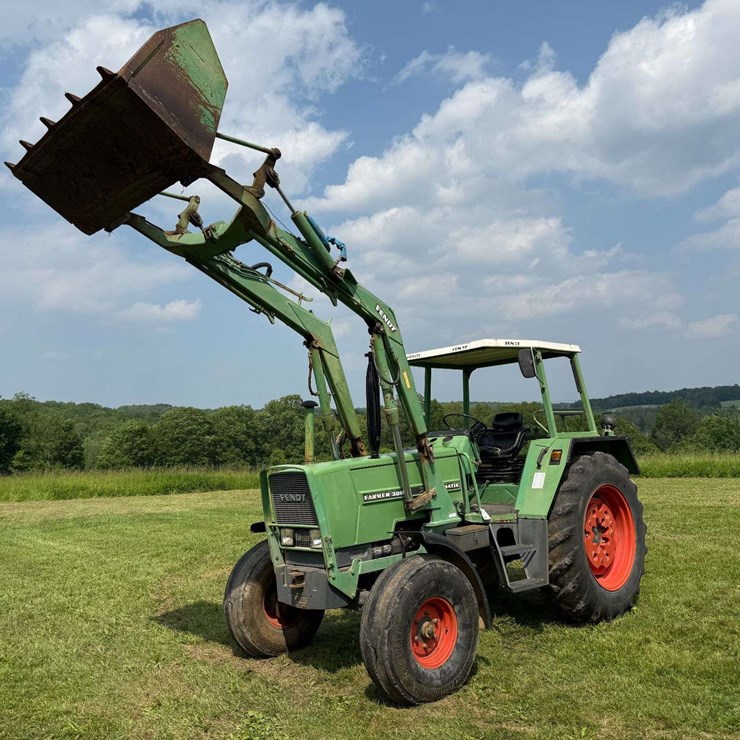 Low Hour Fendt 306LS with Loader