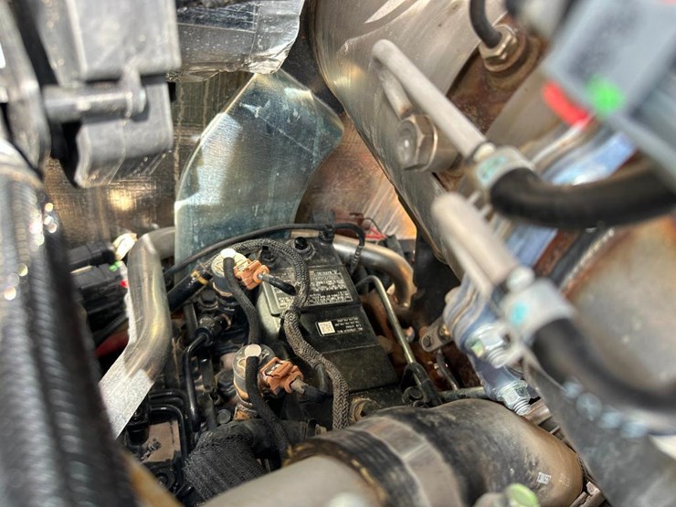 2023-deere-317g-image-34