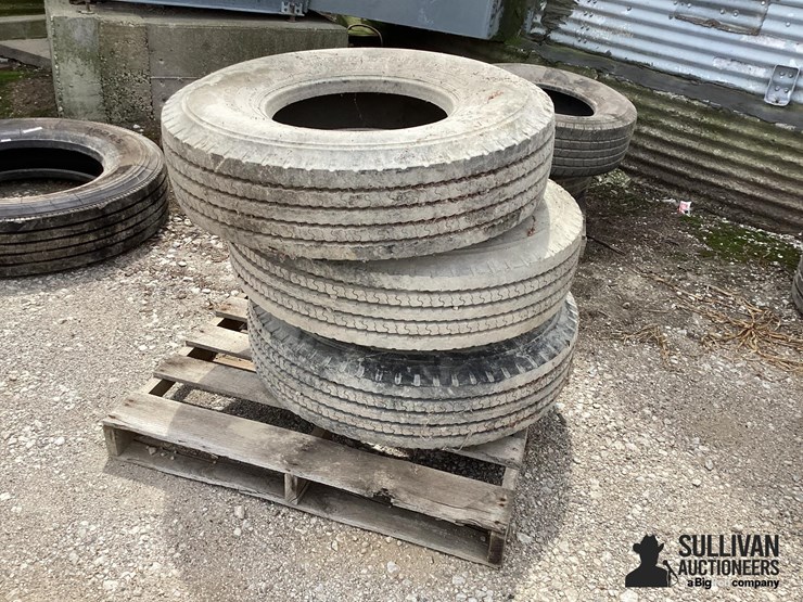 11r17.5-tires-&-rims-image-2