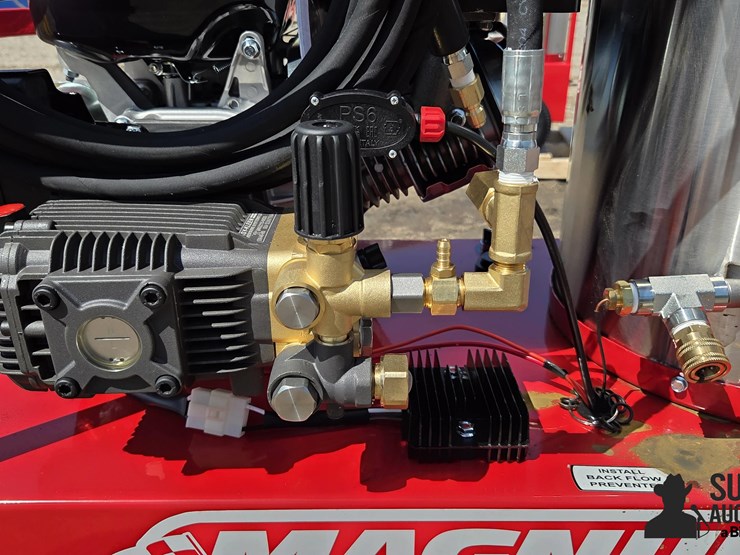 2025-magnum-4000-series-hot-water-pressure-washer-image-5