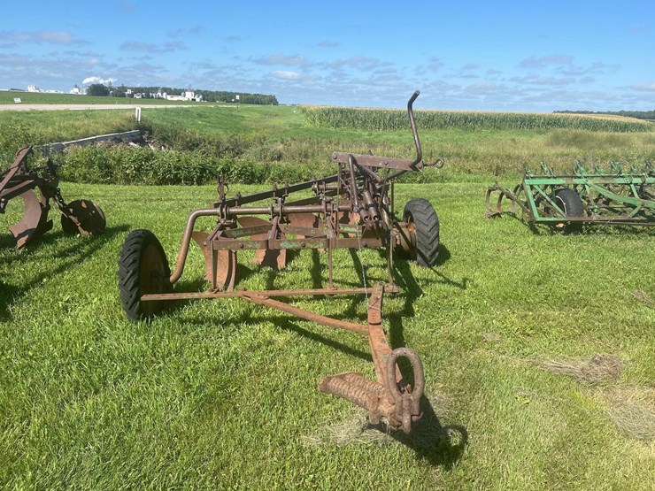 john-deere-plow-image-9