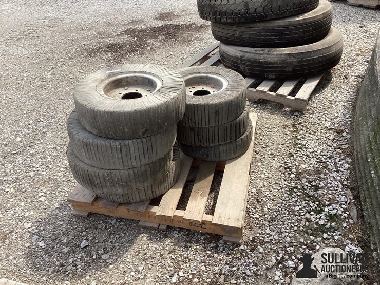 20”x5.5”-laminated-tires-image-7