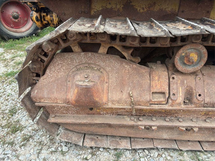 caterpillar-forty-diesel-crawler-image-13