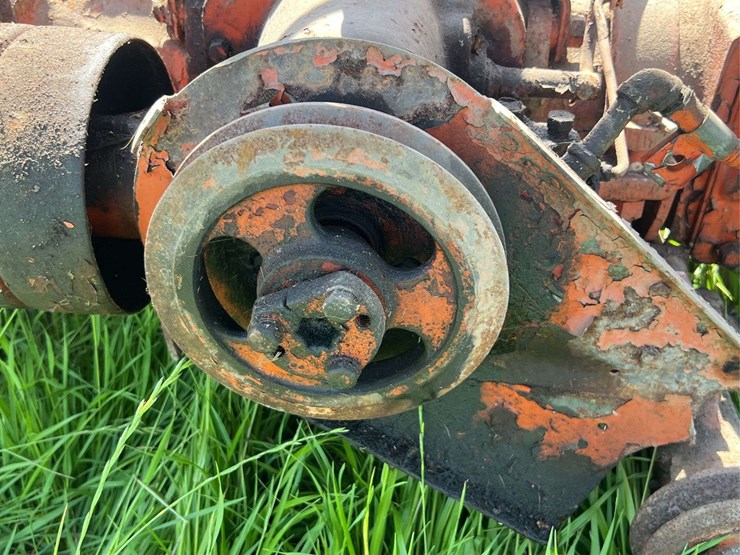 allis-chalmers-with-sickle-mower-image-35