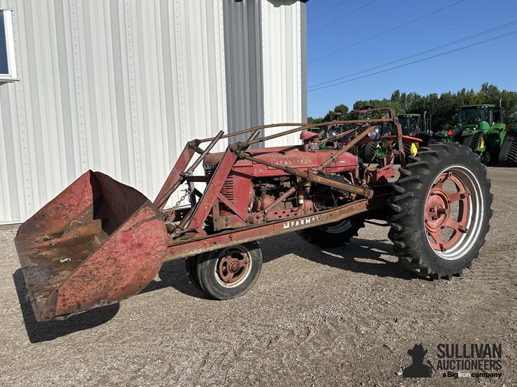 1940-farmall-h-2wd-tractor-w/hyd-loader-&-trip-bucket-image-1
