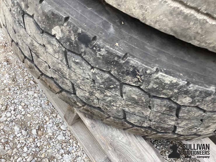 11r24.5-tires-&-rims-image-12
