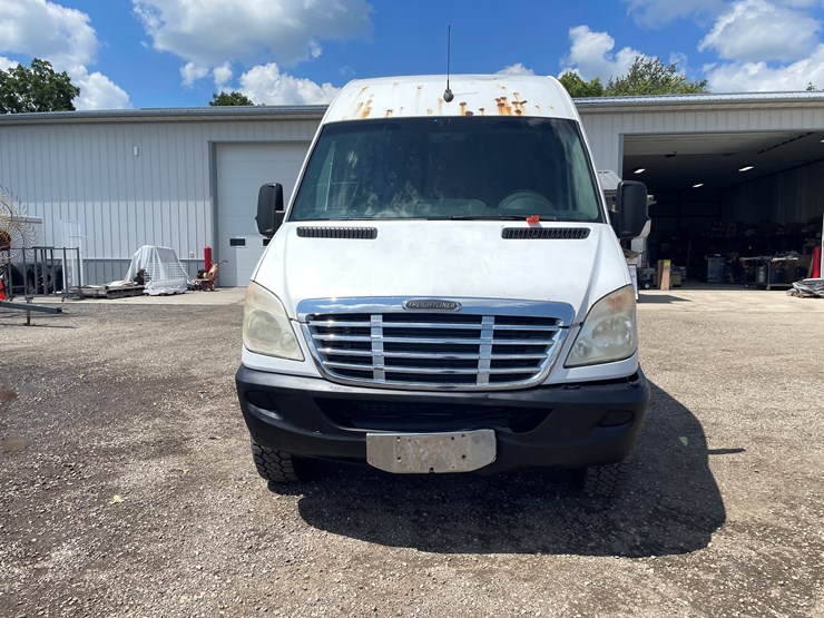 #6276-•-2010-freightliner-diesel-sprinter-van-(has-wi-title)-image-2