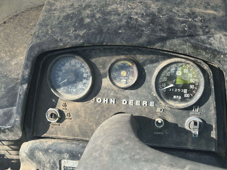 john-deere-440-liquifire-snow-mobile-image-25