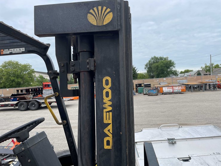 #1365-•-daewoo-5000-lb.-capacity-forklift-(o2)-image-13