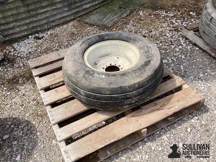 11l-15-tire-&-rim-image-1