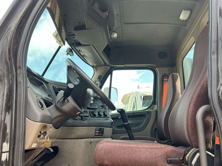 2015-freightliner-s/a-daycab-truck-*inop-image-22