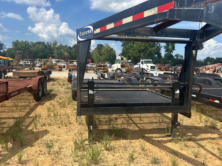 2013-c-&-m-7'-x-20'-t/a-gooseneck-trailer-image-7