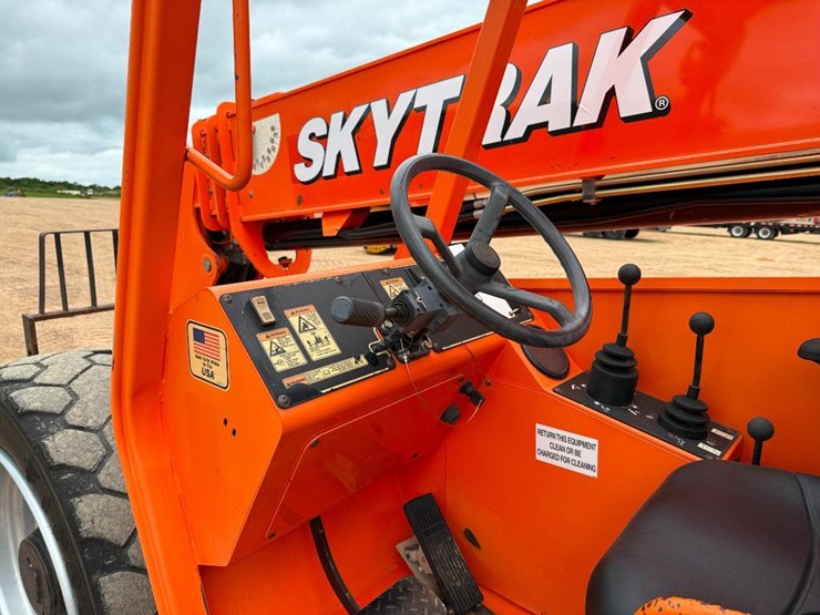 2015-sky-trak-6042-image-52