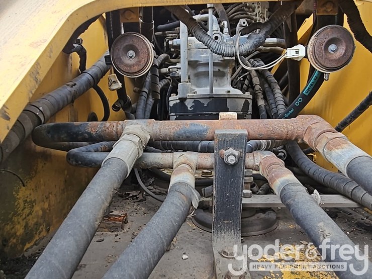 2011-deere-250g-lc-image-33