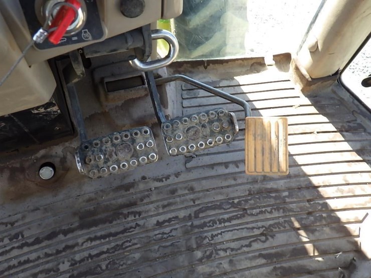 john-deere-6415-image-31