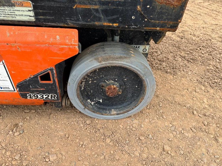 2017-jlg-1932r-image-10
