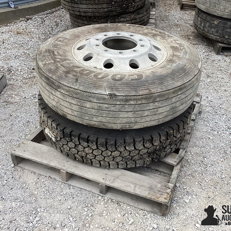 11R22.5 Tires & Rims