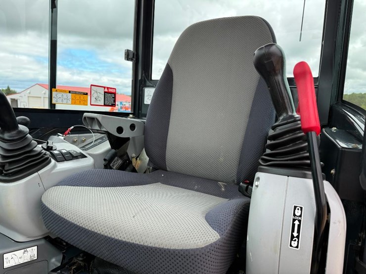 2021-deere-60g-image-50